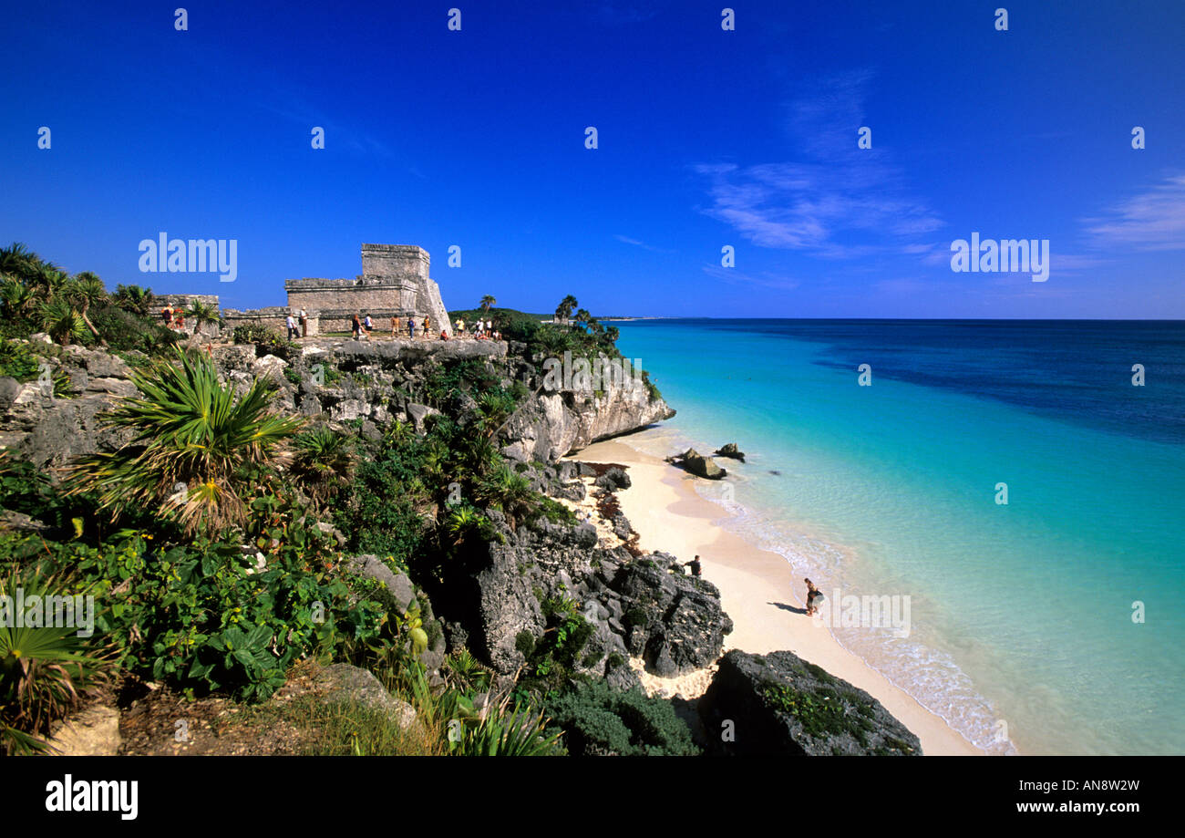 Tulum Mayan ruins on cliff overlooking ocean, Cancun, Mexico Stock Photo