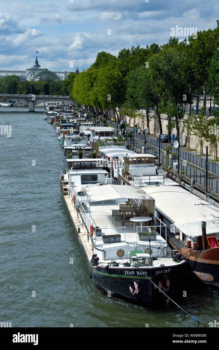 Paris, France, Residential Architecture 'House Boats' Peniches Moored along the 'Quai des Tuileries' 'Seine River' Stock Photo