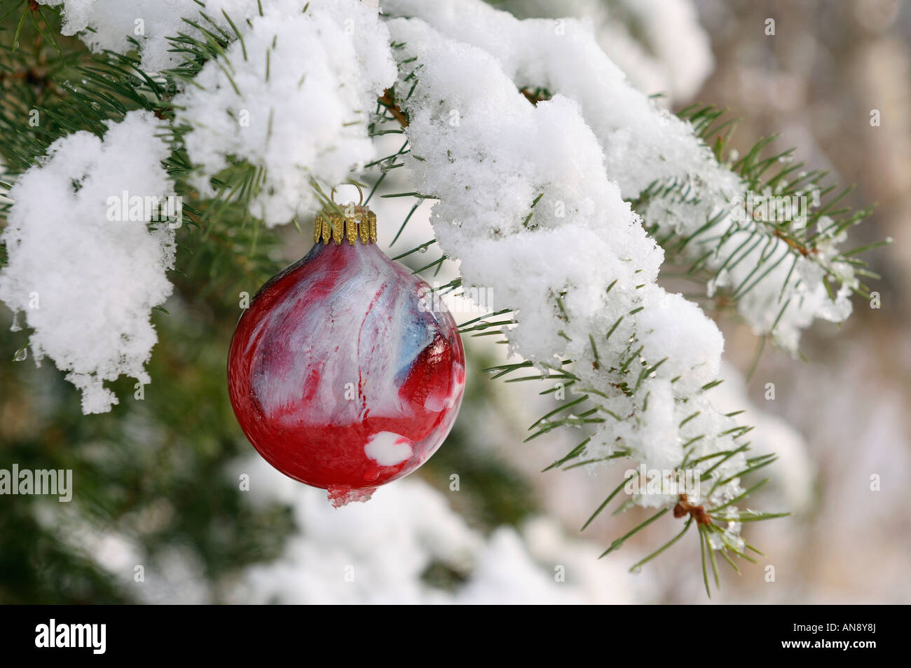 Red christmas ball in the snow hi-res stock photography and images - Alamy
