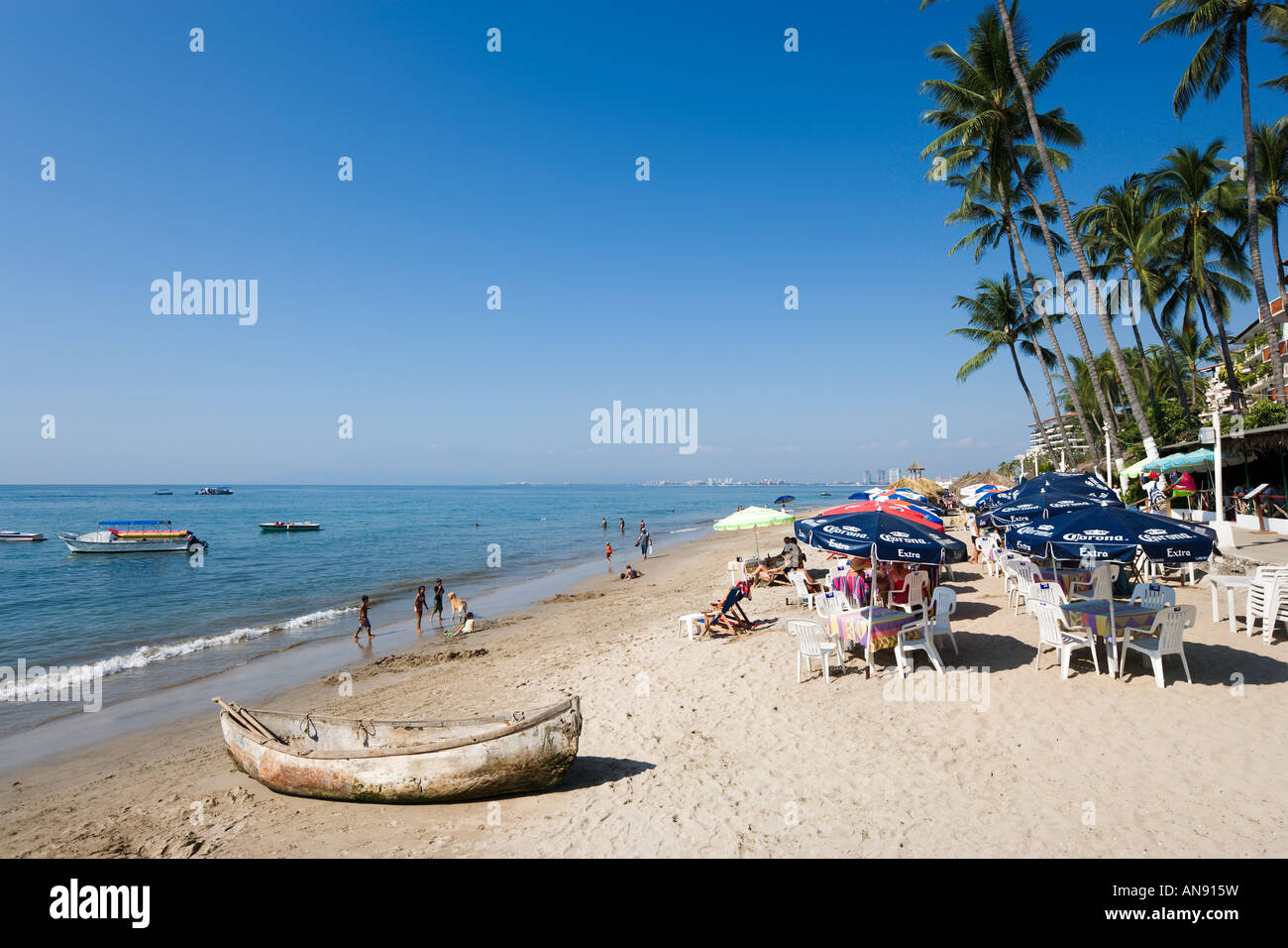 Beach Bar, Playa Los Muertos aka Playa del Sol, Puerto Vallarta, Jalisco,  Mexico Stock Photo - Alamy