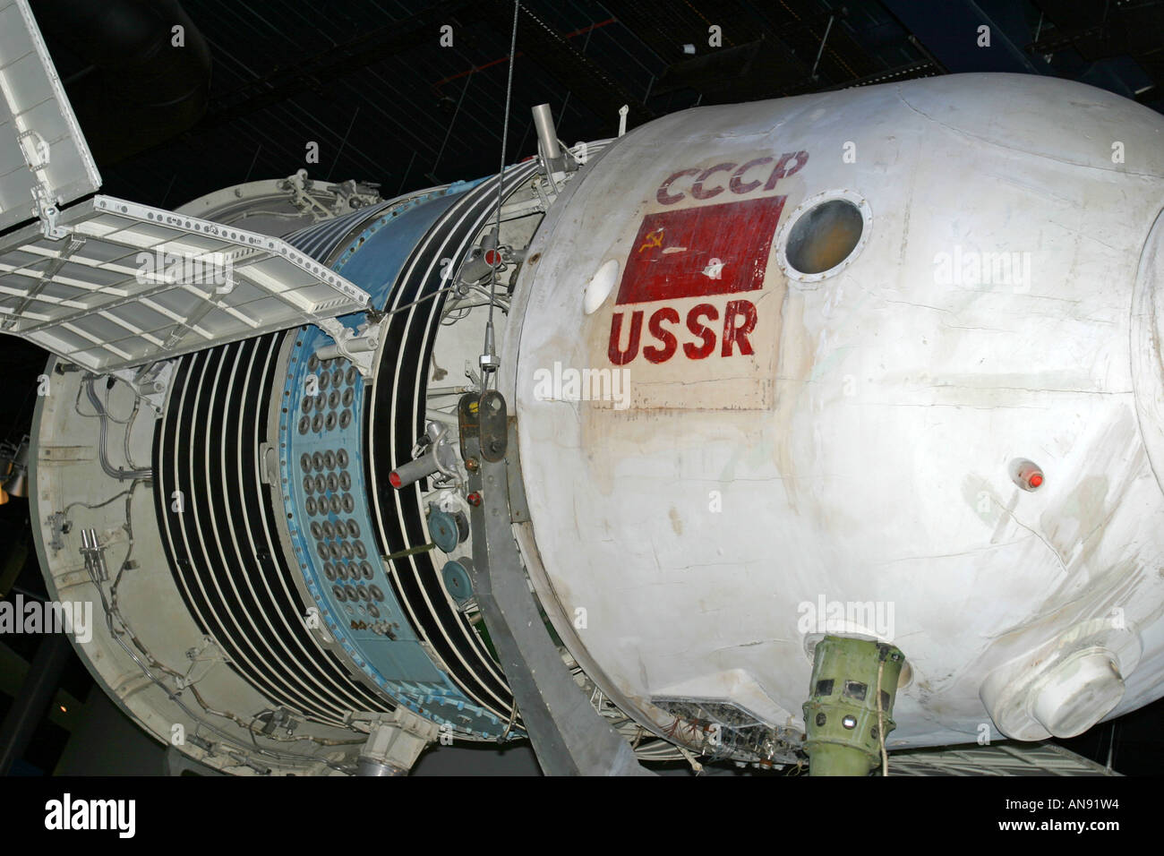 early-7k-ok-soyuz-at-national-space-centre-leicester-england-AN91W4.jpg
