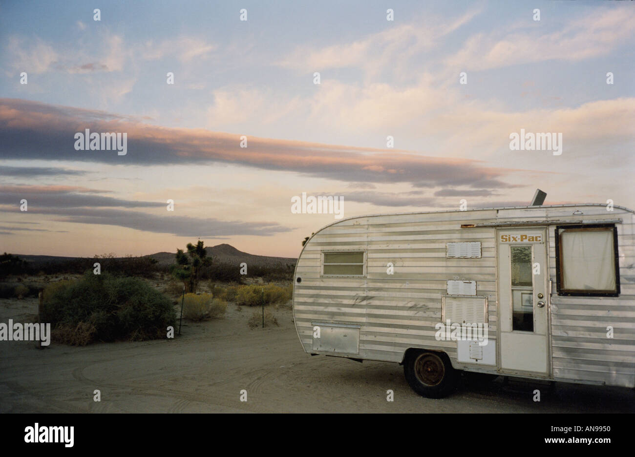 Trailer desert hires stock photography and images Alamy