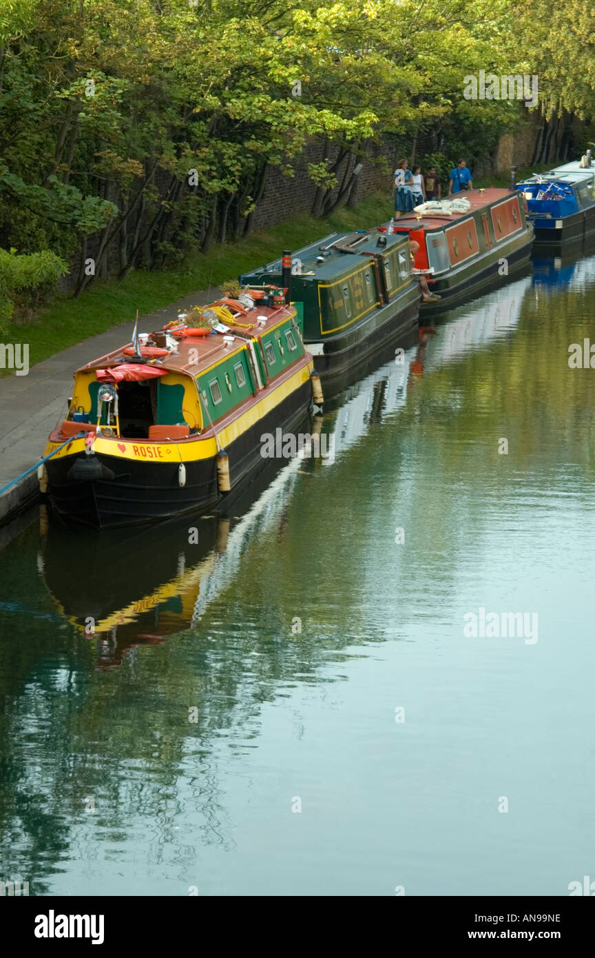 Stationary canal narrow boats hi-res stock photography and images - Alamy