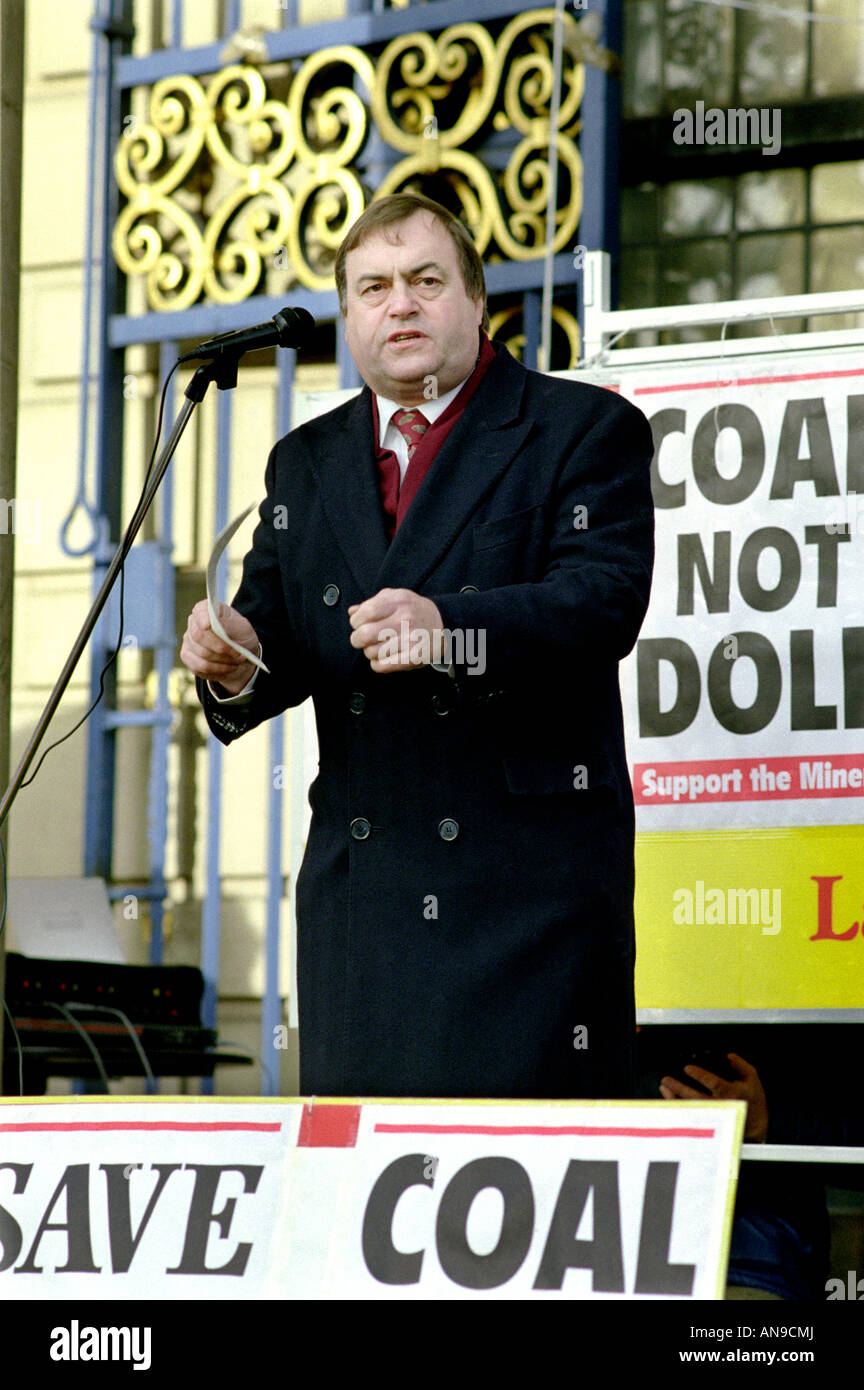 John Prescott MP addressing striking coal miners outside Sheffield City Hall in 1984 Stock Photo