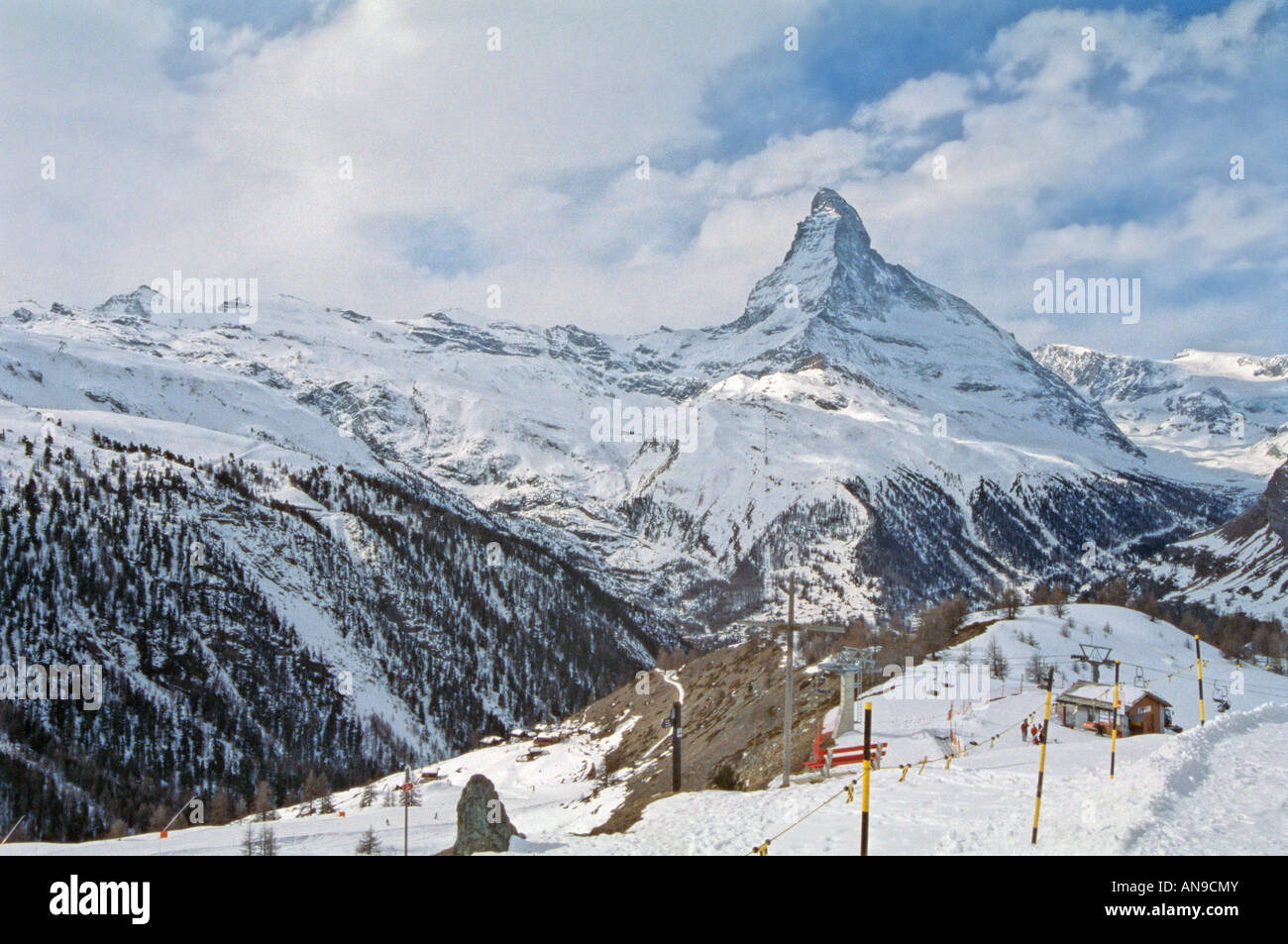 view on the matterhorn and zermatt ski resort Stock Photo - Alamy