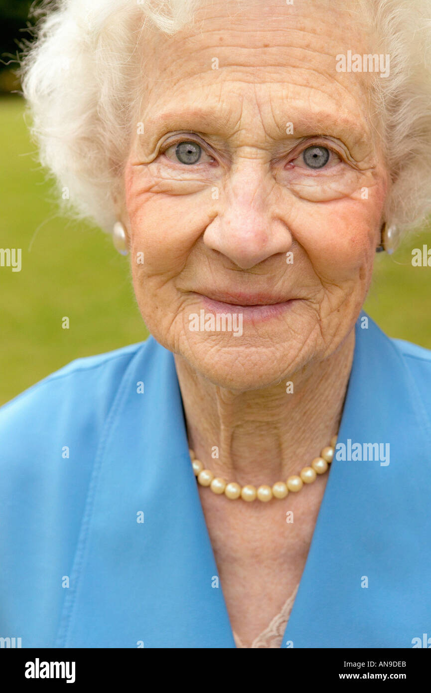 Necklace for older ladies outlet