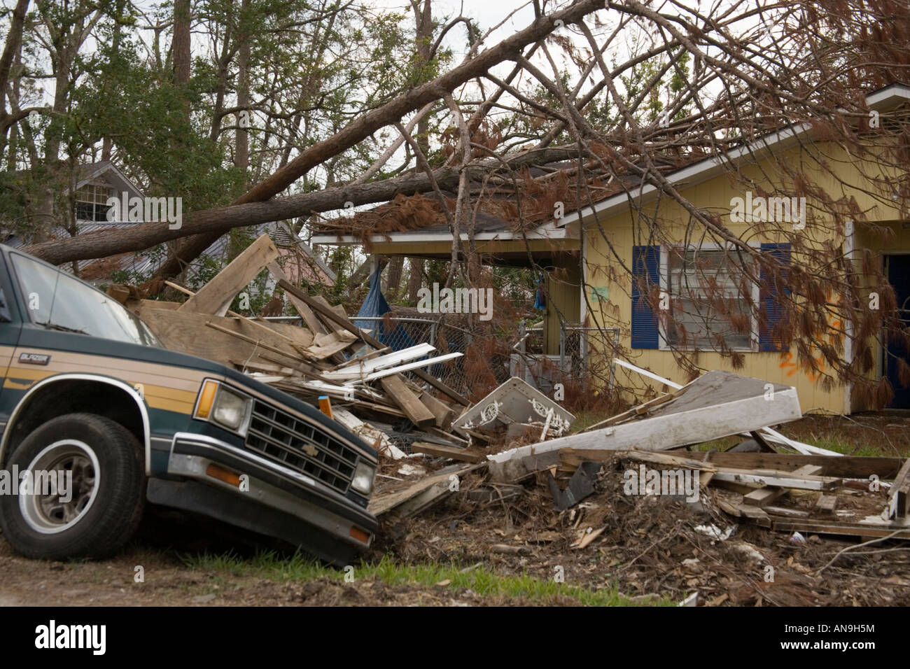 Cyclone house truck hires stock photography and images Alamy