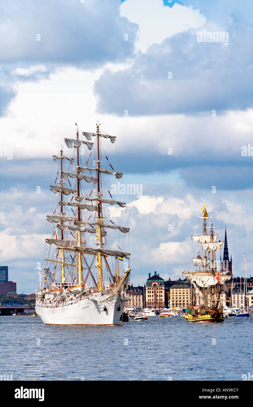 Rigging mast visiting tall ship hi-res stock photography and images - Alamy