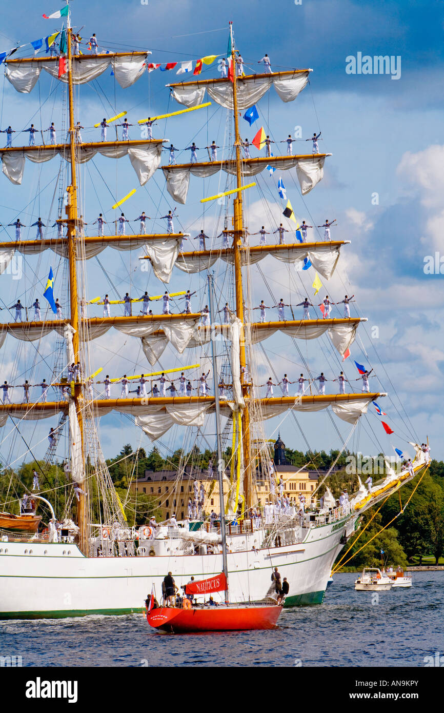 Rigging mast visiting tall ship hi-res stock photography and images - Alamy