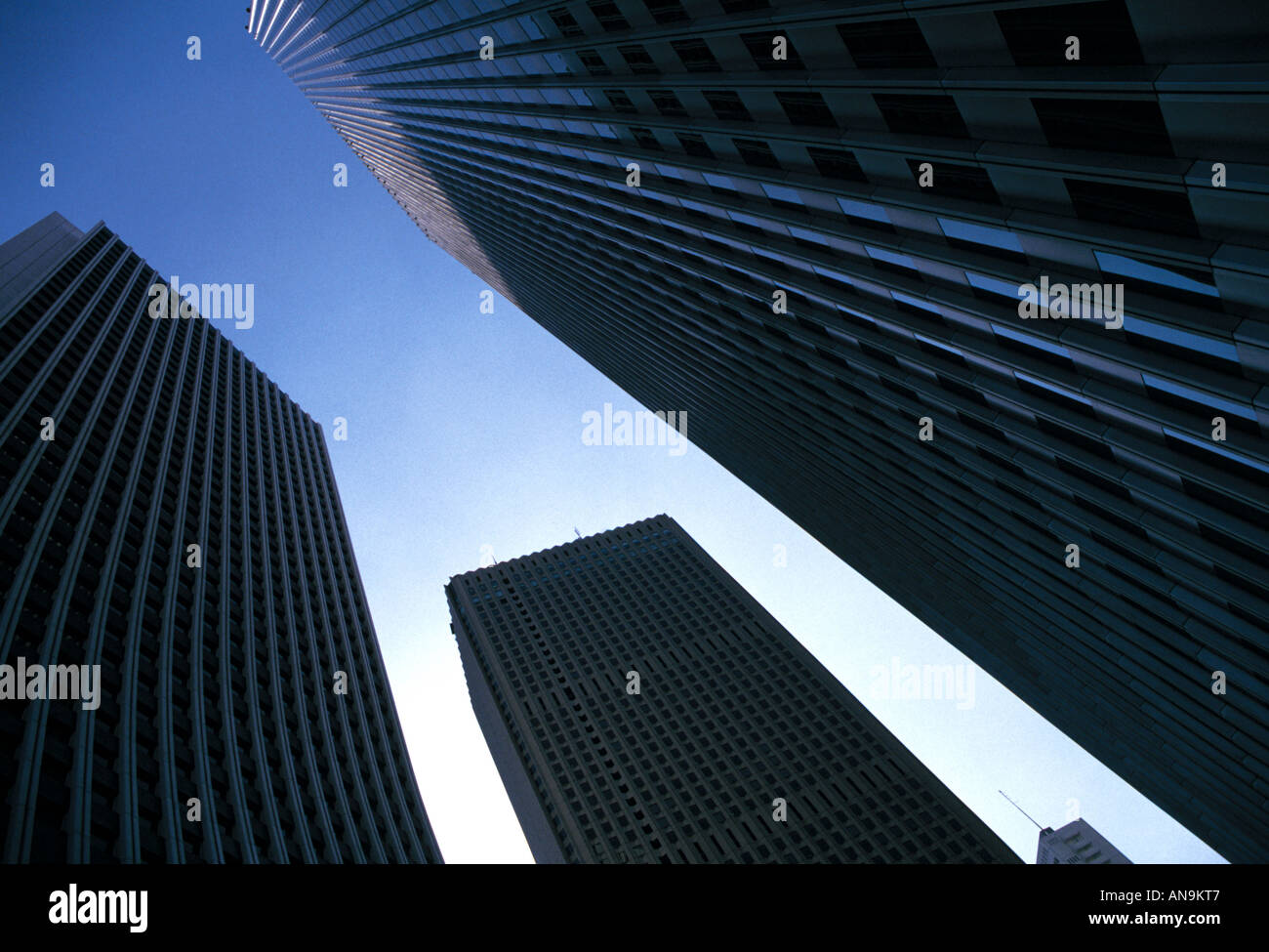 Skyscrapers and skies hi-res stock photography and images - Alamy