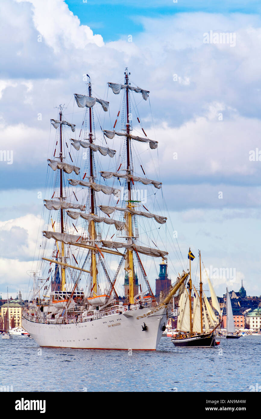 Visiting tall ships hi-res stock photography and images - Alamy