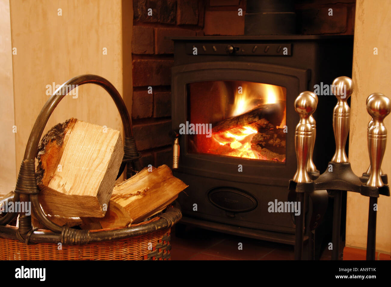 Log burner fire hi-res stock photography and images - Alamy