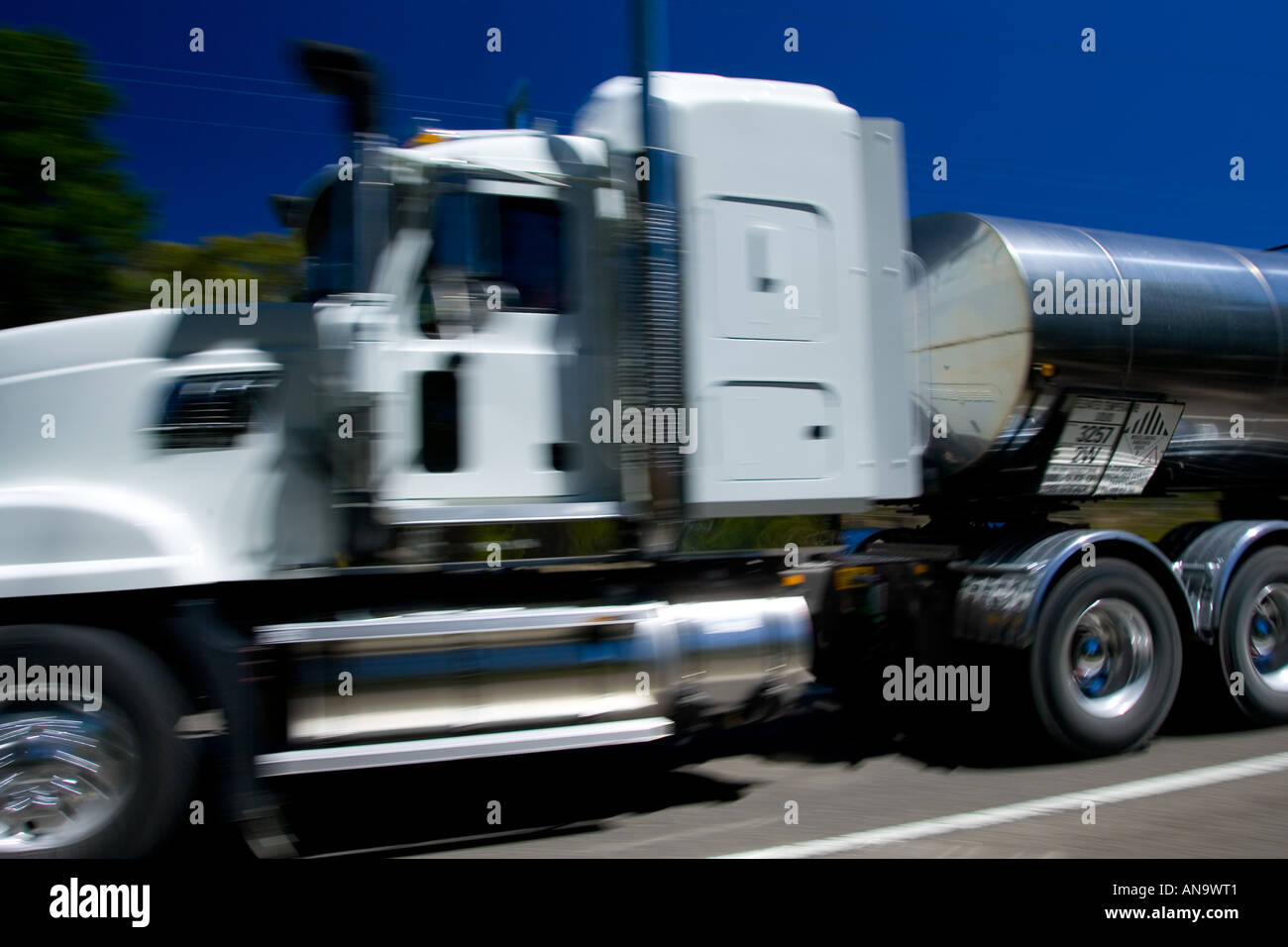 Truck on the Great Western Highway from Sydney to Adelaide New South Wales Australia Stock Photo