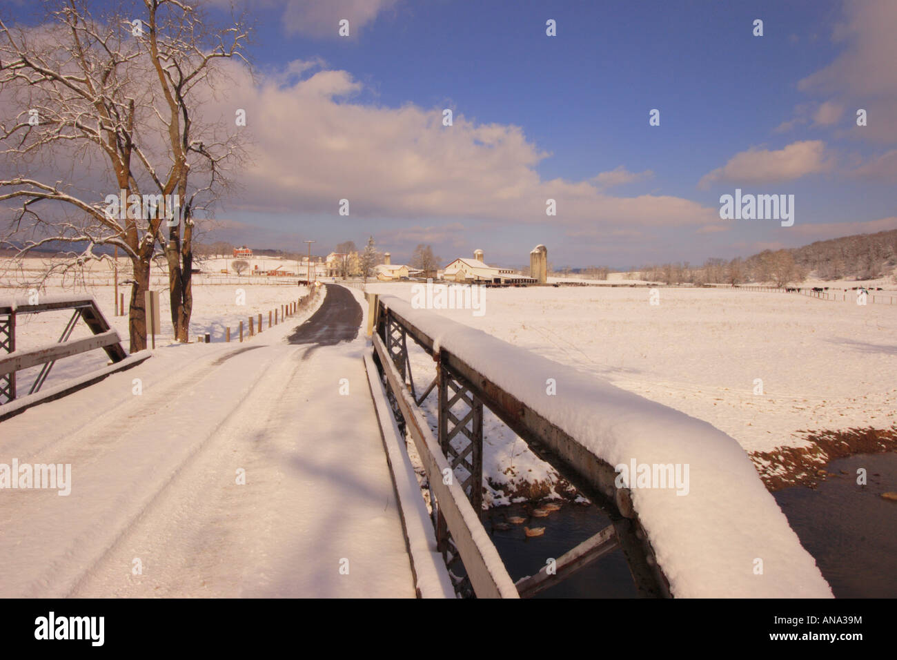 Steel truss bridge snow hi-res stock photography and images - Alamy