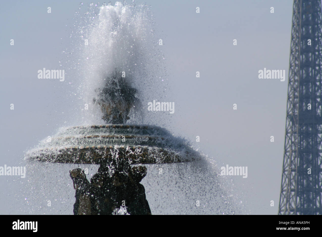 Fountains and Eiffel Tower on the Place de la Concorde, Paris Stock Photo