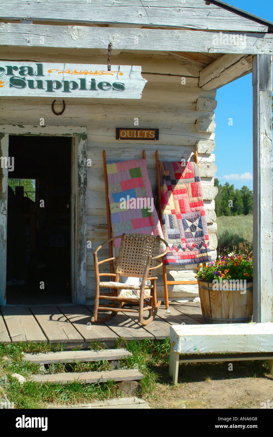 Hole in the wall cabin hires stock photography and images Alamy