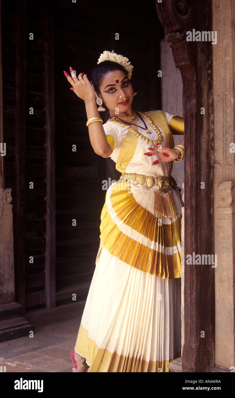 MOHINIYATTAM A TRADITIONAL DANCEFORM OF KERALA Stock Photo - Alamy