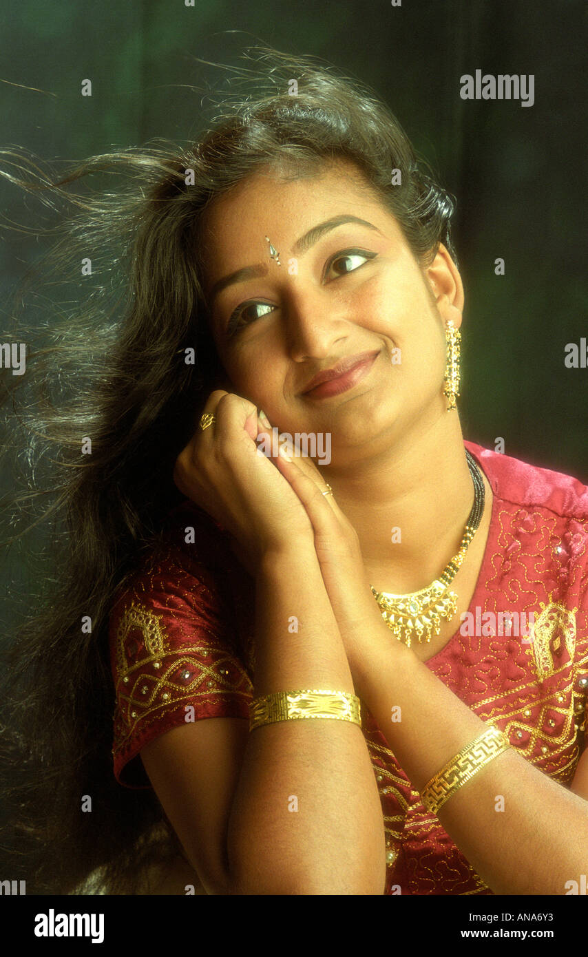 Beautiful lady smiling posing hi-res stock photography and images - Alamy