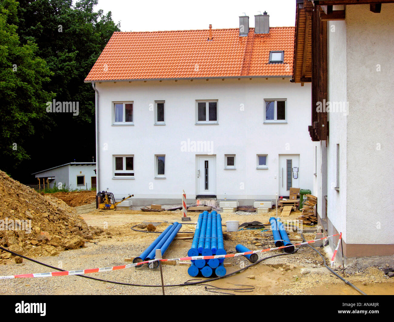 building site construction site site of works road works home family new modern terraced house town house row house building new Stock Photo