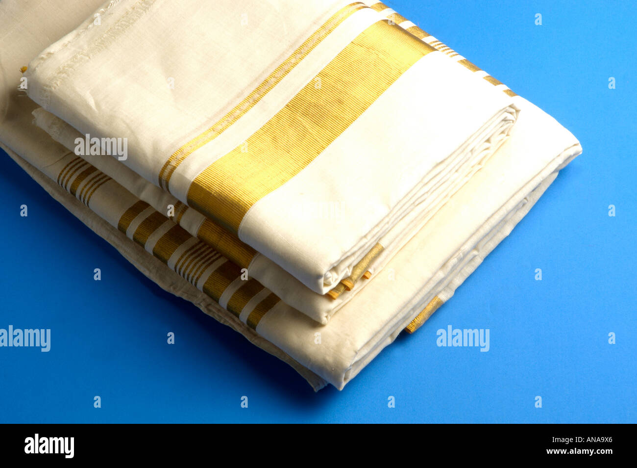 Indian traditional dress, Kerala Saree with 3 inch kasavu pallu