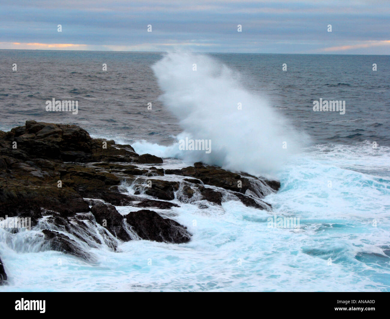 Waves crashing rocks australia hi-res stock photography and images - Alamy