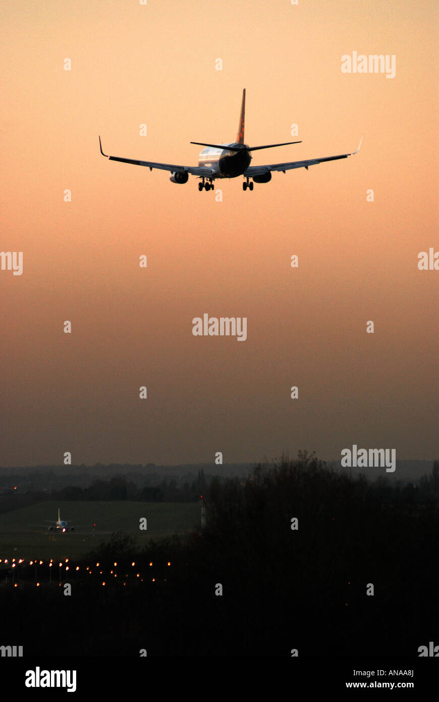 Brussels airlines boeing 737 aircraft hi-res stock Brussels airlines boeing 737 aircraft hi-res stock