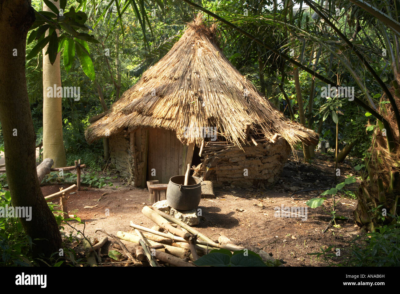 Mud hut inside hi-res stock photography and images - Alamy
