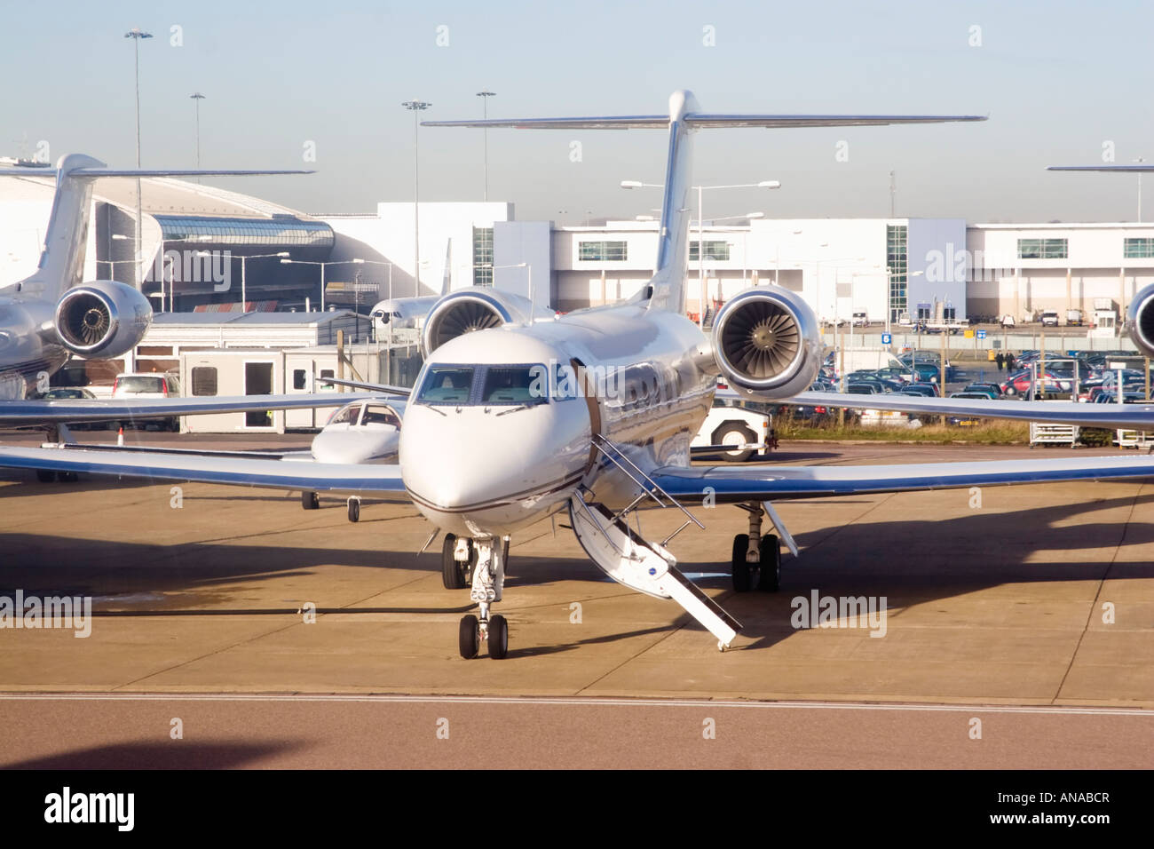35+ Private Jet Airport Near London Gif