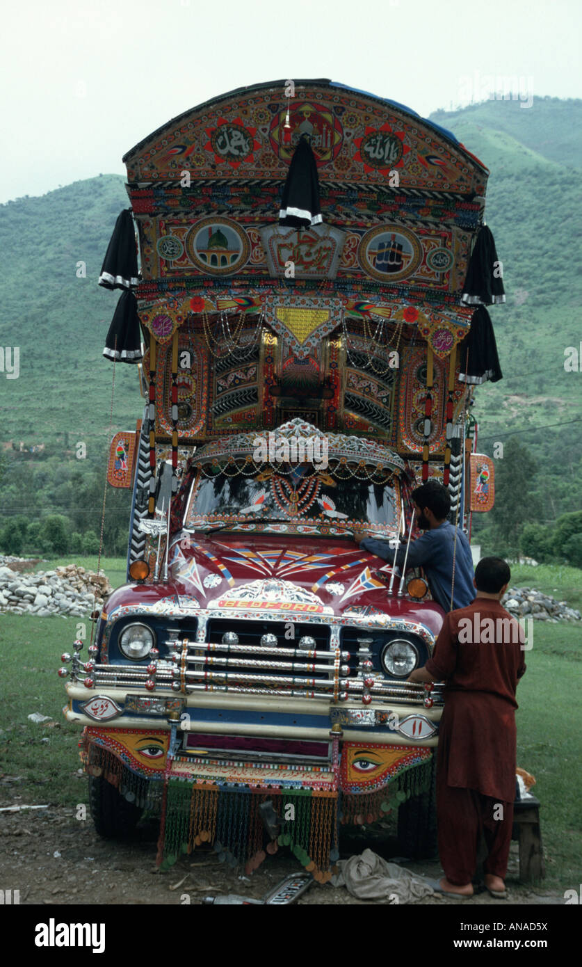 Karakoram highway truck hires stock photography and images Alamy