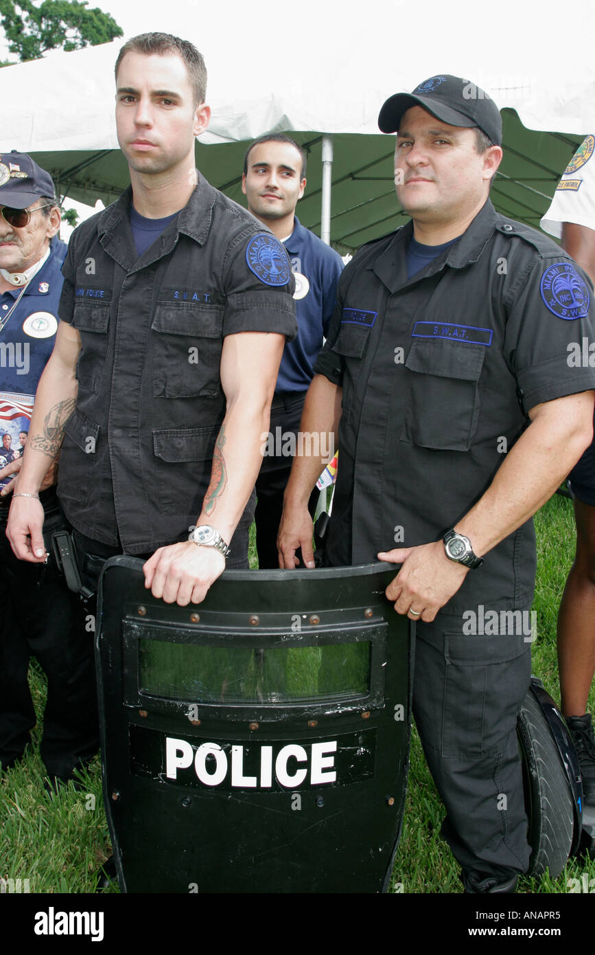 S w a t police hi-res stock photography and images - Alamy