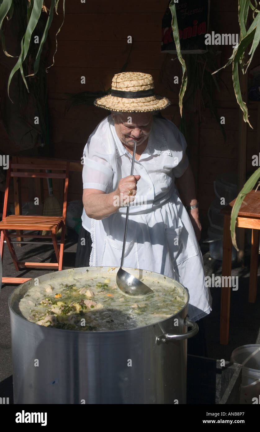 https://c8.alamy.com/comp/ANB8P7/spanish-woman-making-big-pot-of-soup-at-local-fiesta-on-gran-canaria-ANB8P7.jpg