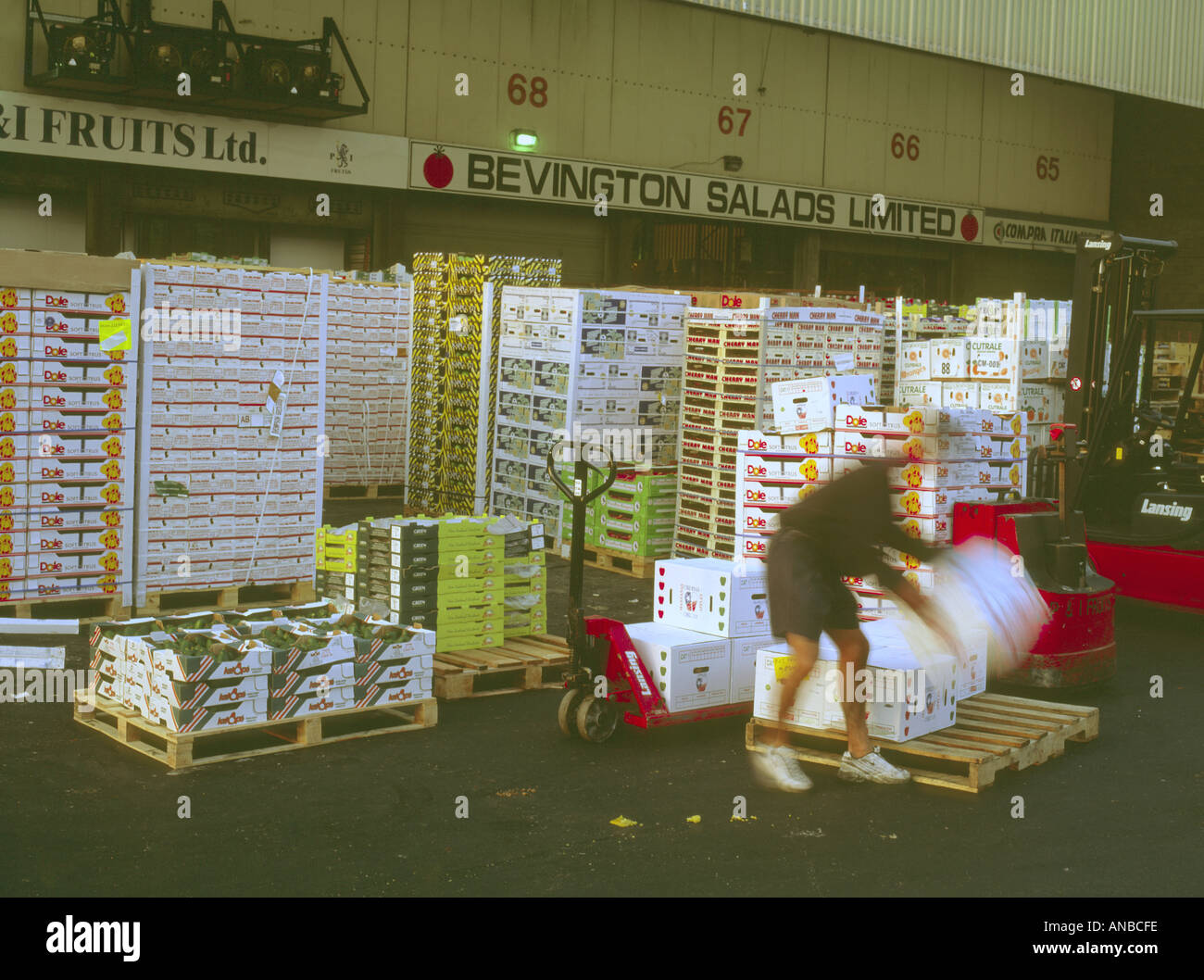 UK London New Covent Garden flower market 2001 Stock Photo