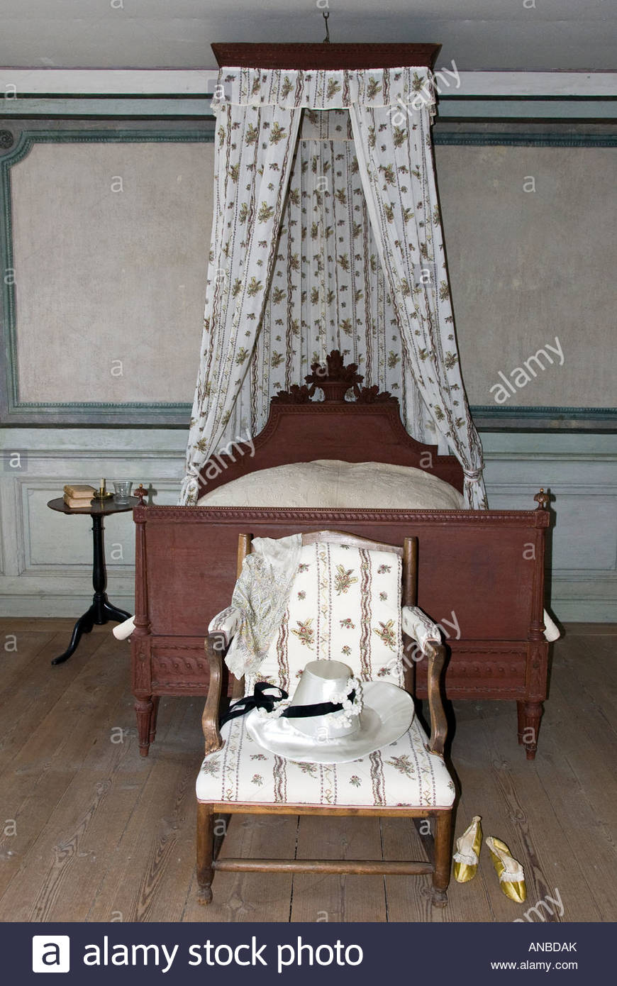 Antique Bed Linen High Resolution Stock Photography and Images Alamy