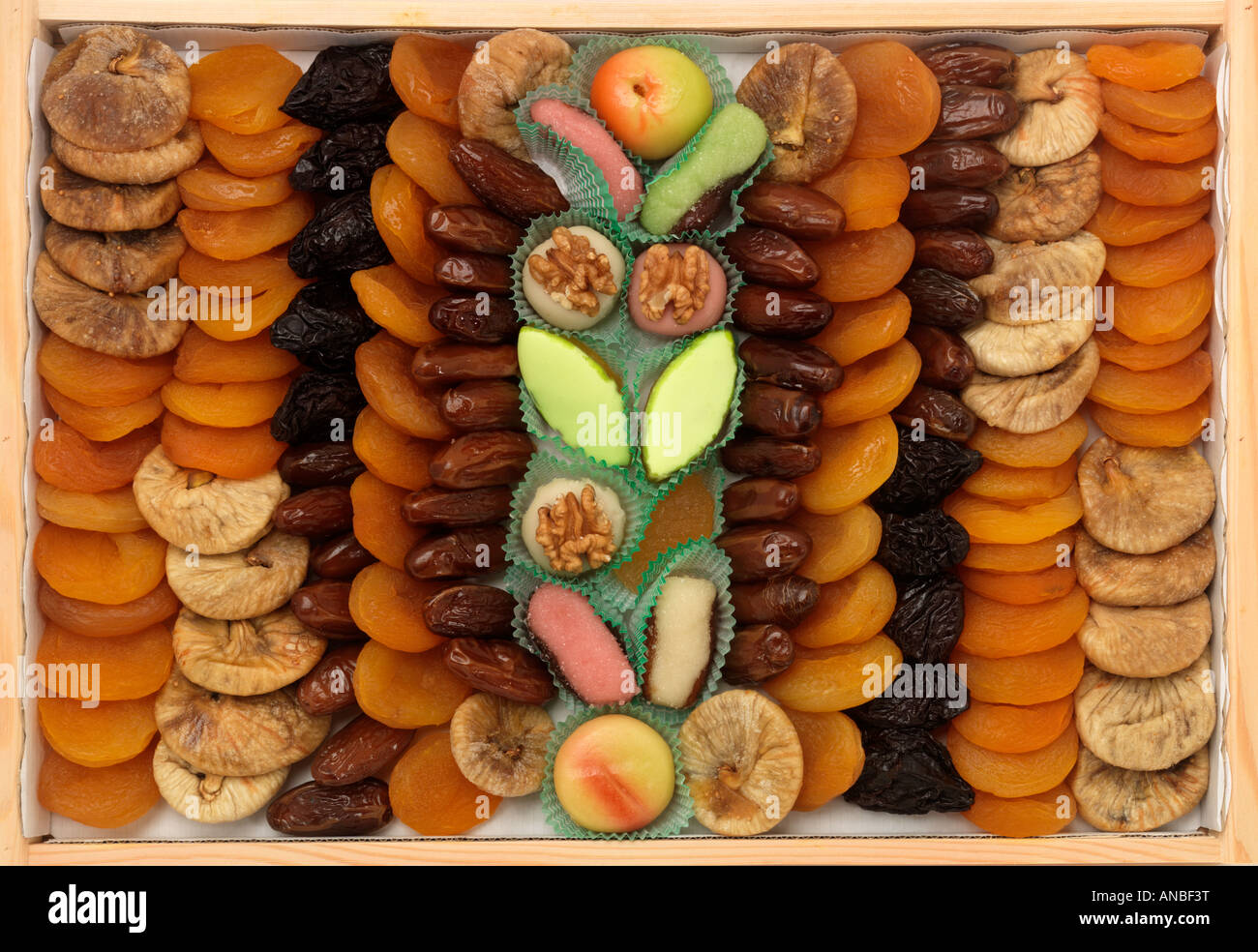 incir evi Luxury Dried Figs Apricots & Walnuts Gift 1kg main image 1