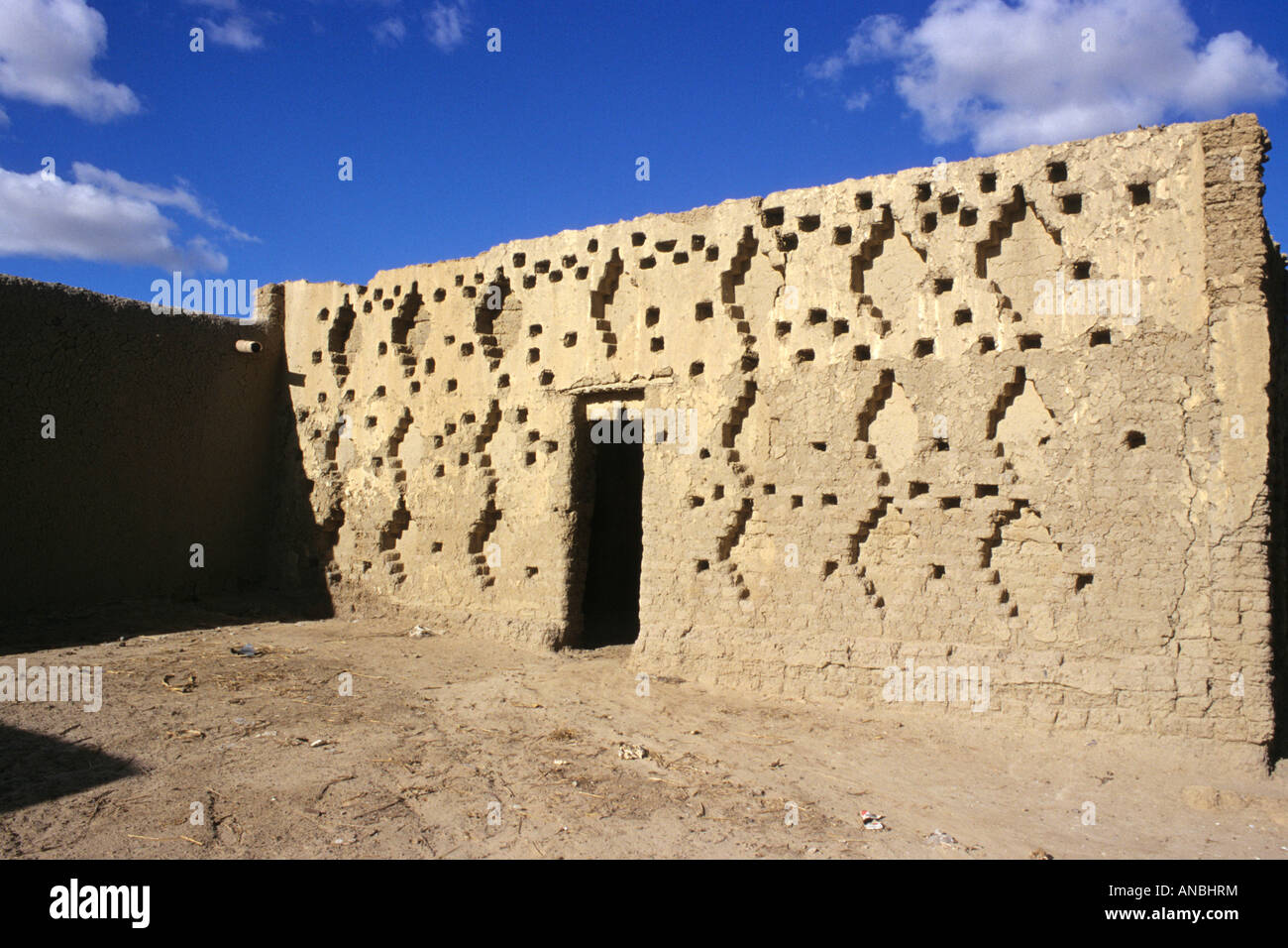 A building in Sudanese style in a village along the Niger river Stock Photo