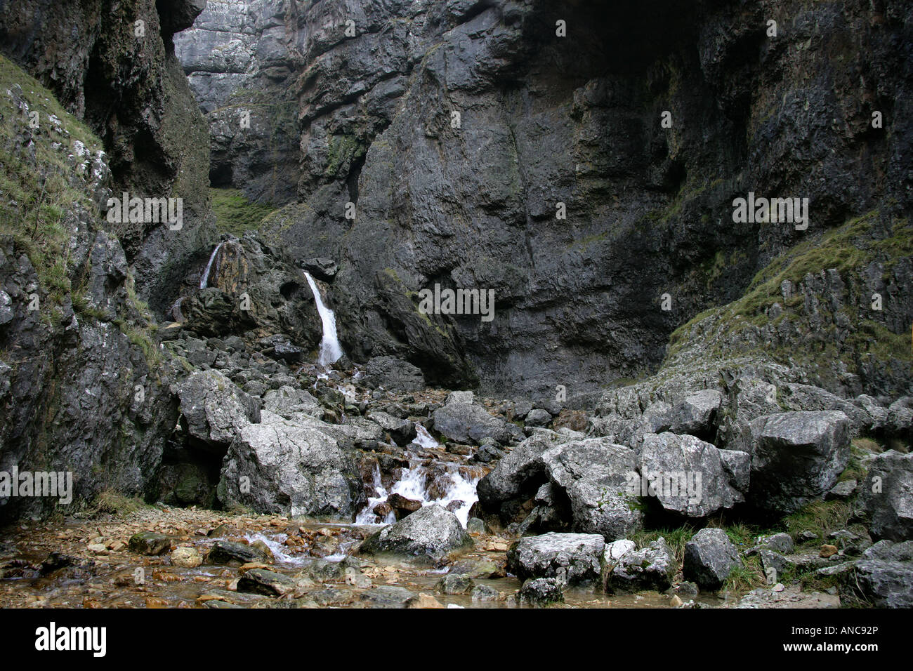 Limestone Ravines Gordale Scar limestone ravine Stock Photo - Alamy