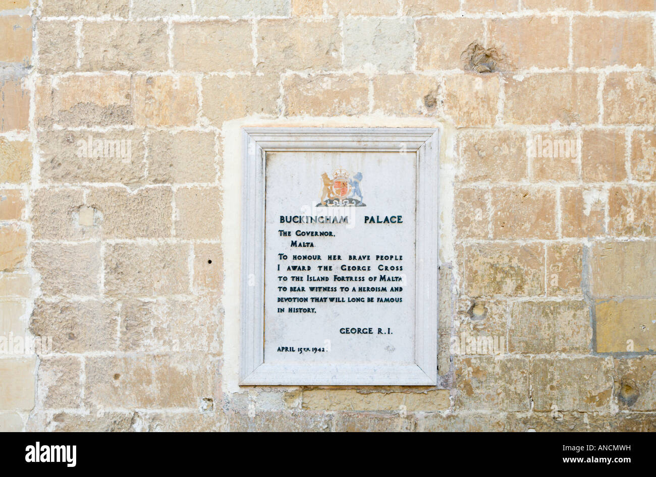 Plaque commemorating award of Cross to Malta Stock Photo Alamy