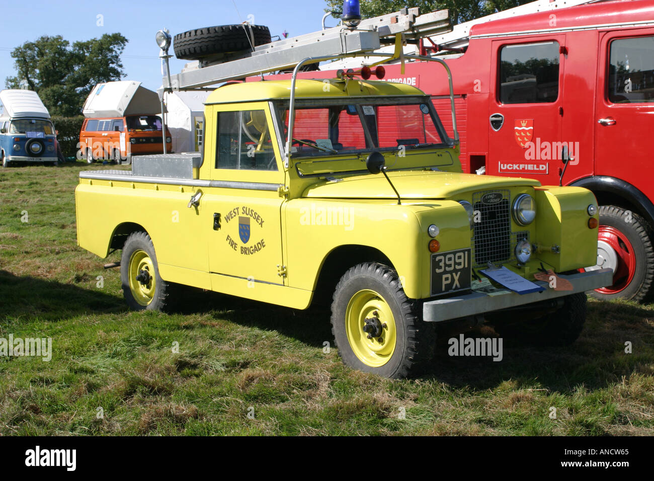 Land rover series 1 yellow hires stock photography and images Alamy