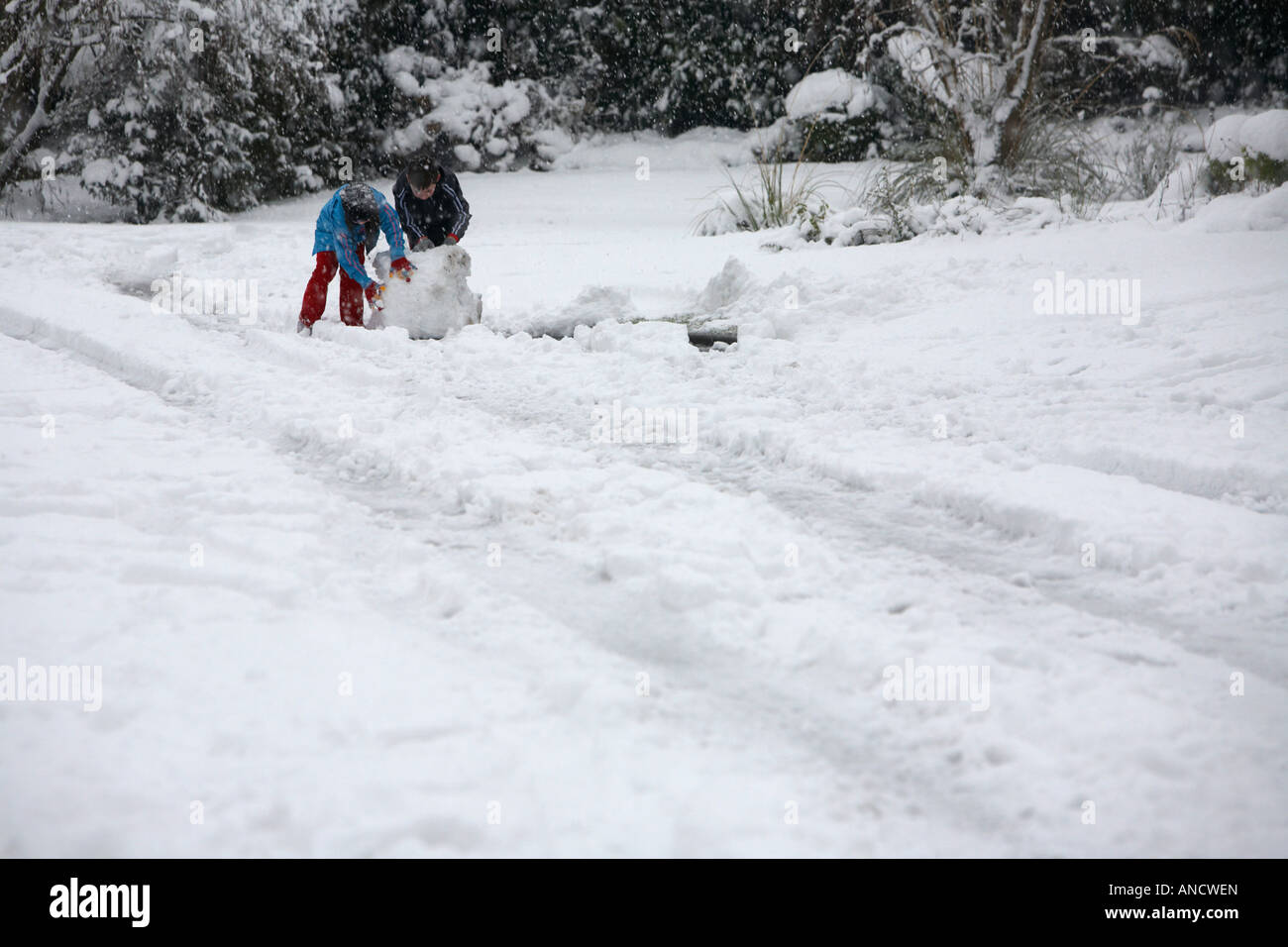 Rolling snowball hires stock photography and images Alamy
