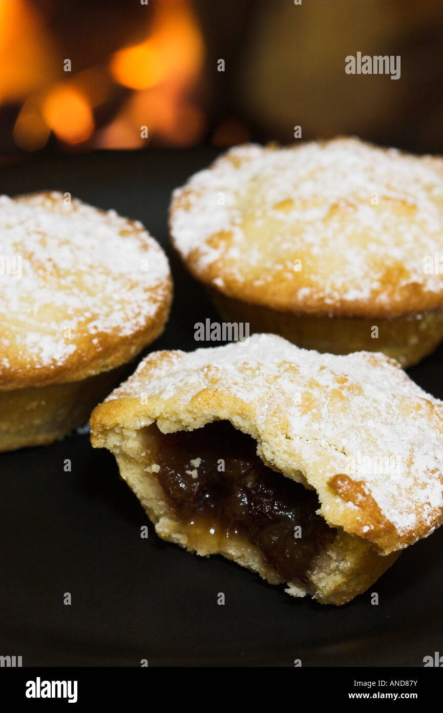 3 mince pies hi-res stock photography and images - Alamy