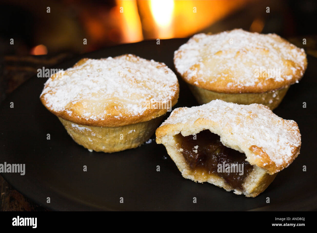 3 mince pies hi-res stock photography and images - Alamy