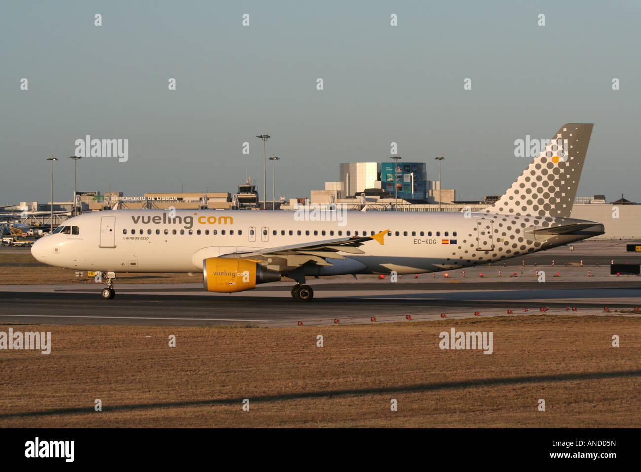 An Airbus A320 operated by the Spanish low cost airline Vueling about