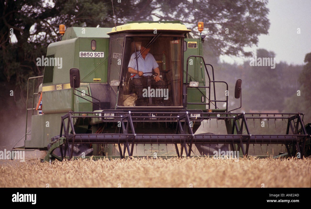 COMBINE HARVESTER ENGLAND UK Stock Photo Alamy