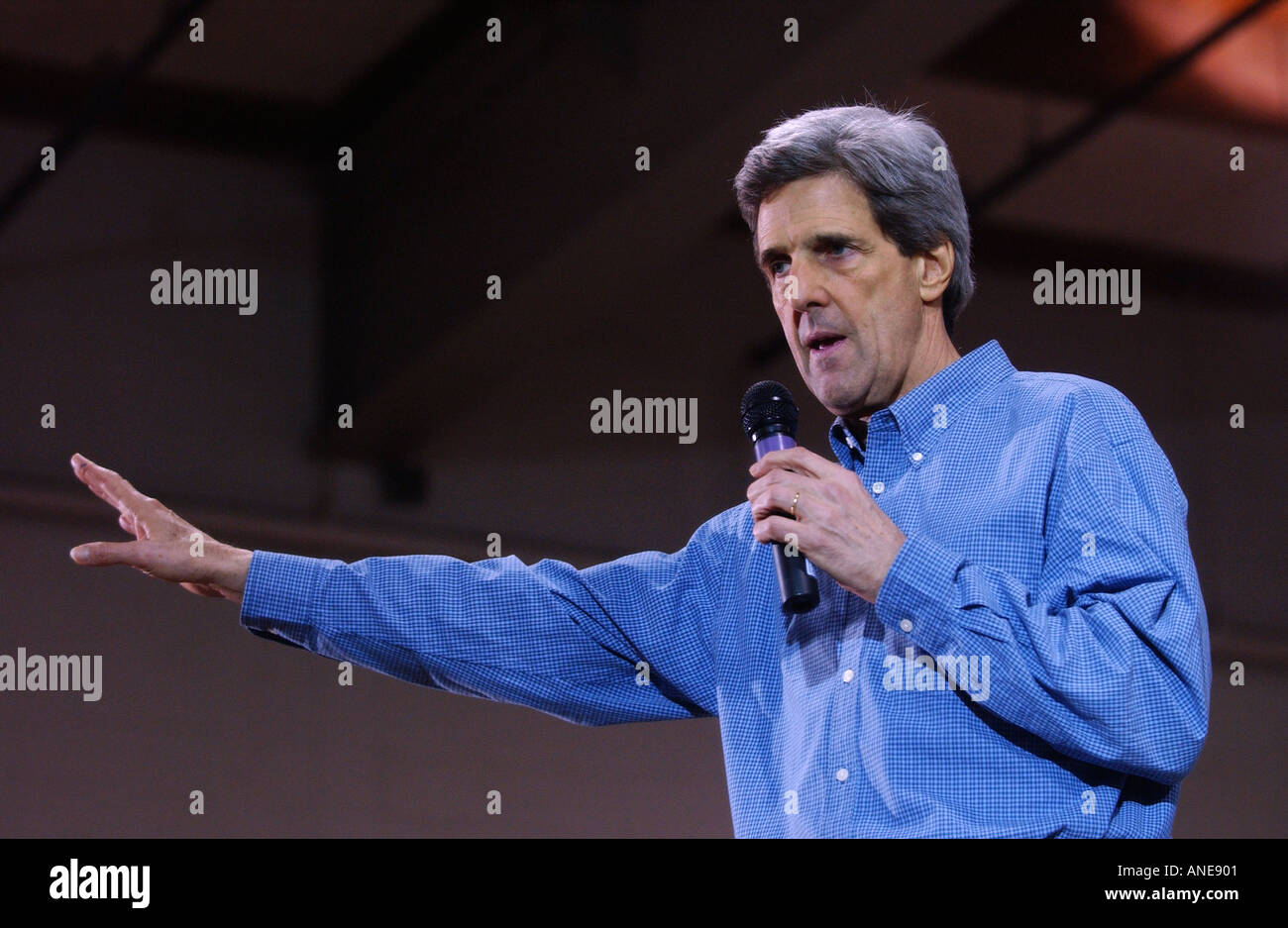 Democratic presidential candidate John Kerry speaks during the New