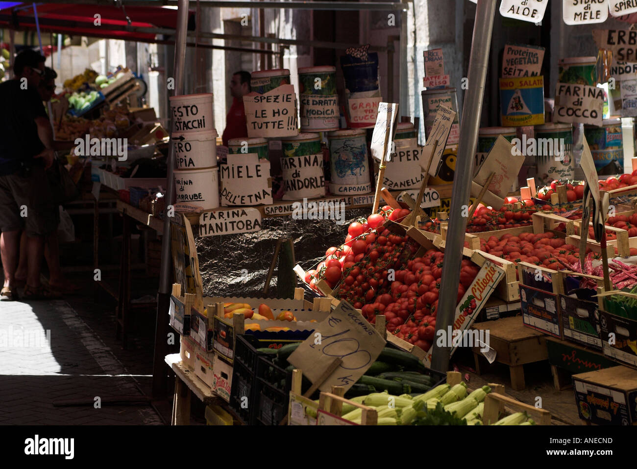 market stall syracuse open market Stock Photo Alamy