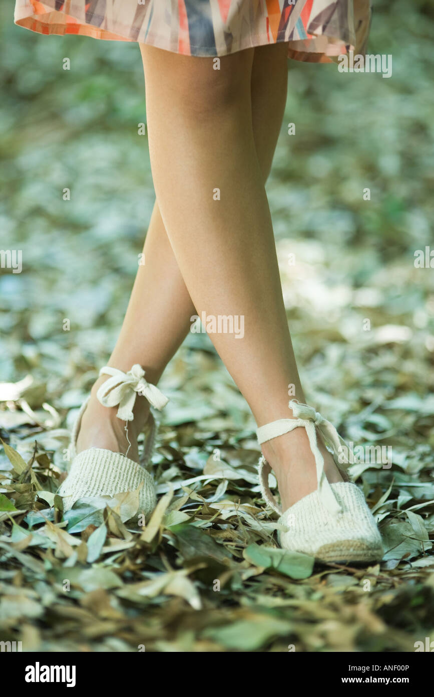 Beautiful women crossed legs hi-res stock photography and images - Alamy