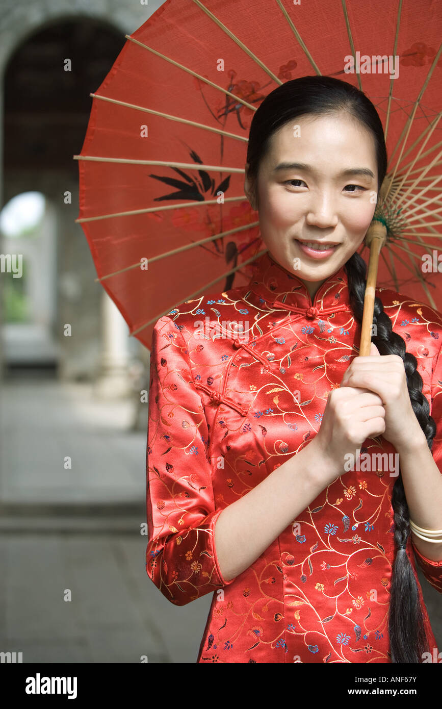 Woman dressed in red cheongsam hi-res stock photography and images - Alamy