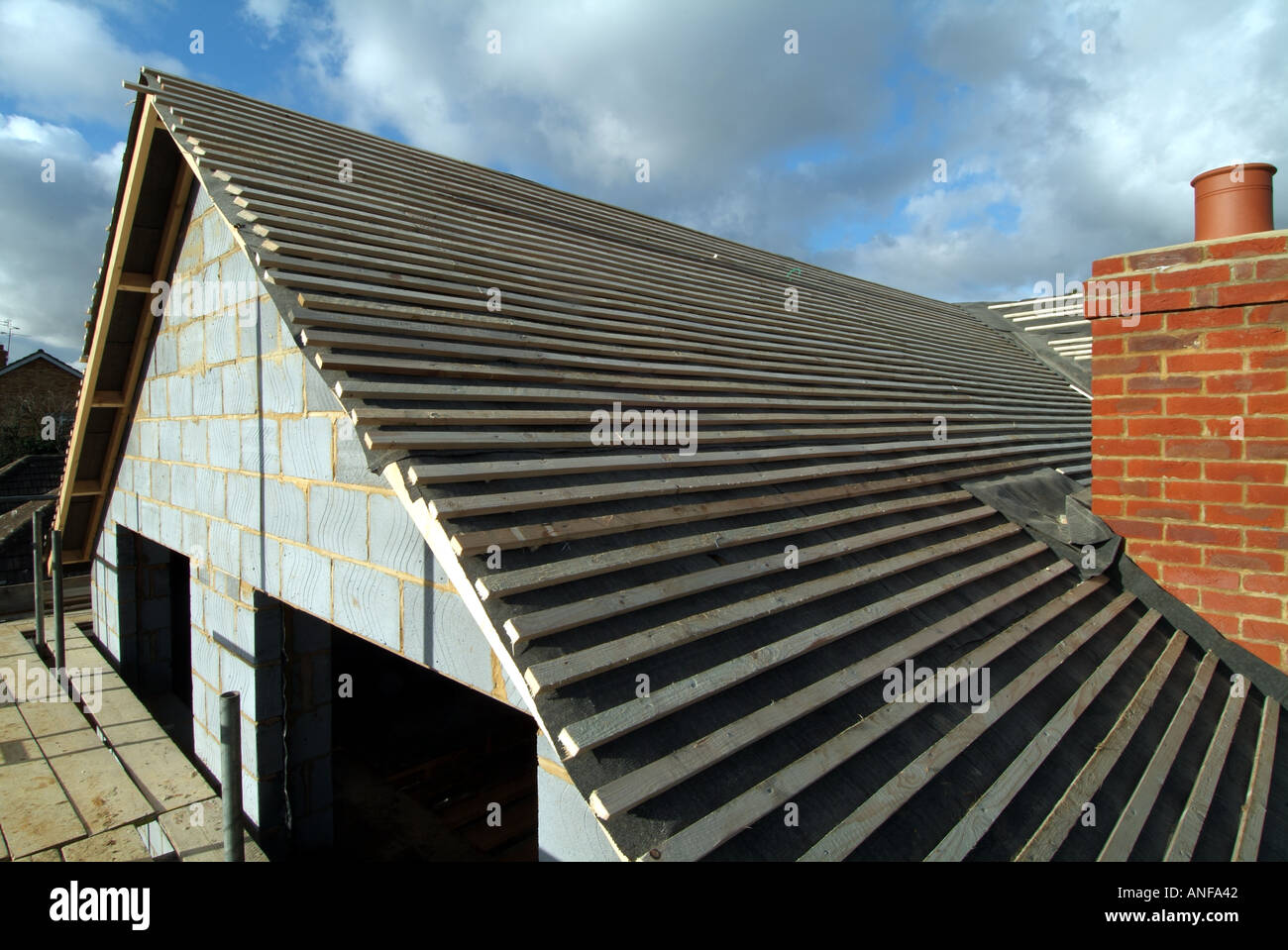 Roofing plain tiles felt batten hi-res stock photography and images - Alamy