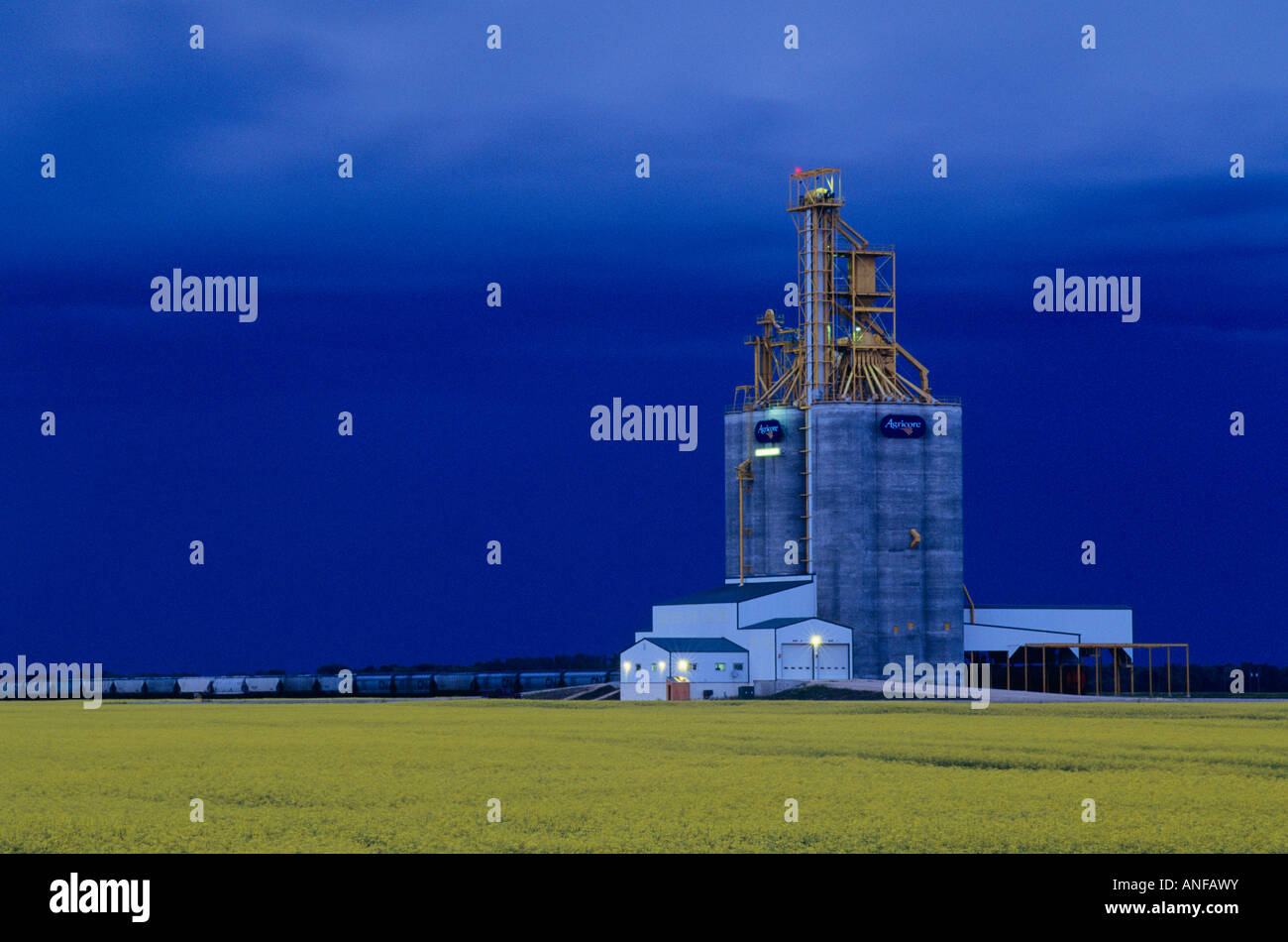 Grain elevator and stormy sky hires stock photography and images Alamy