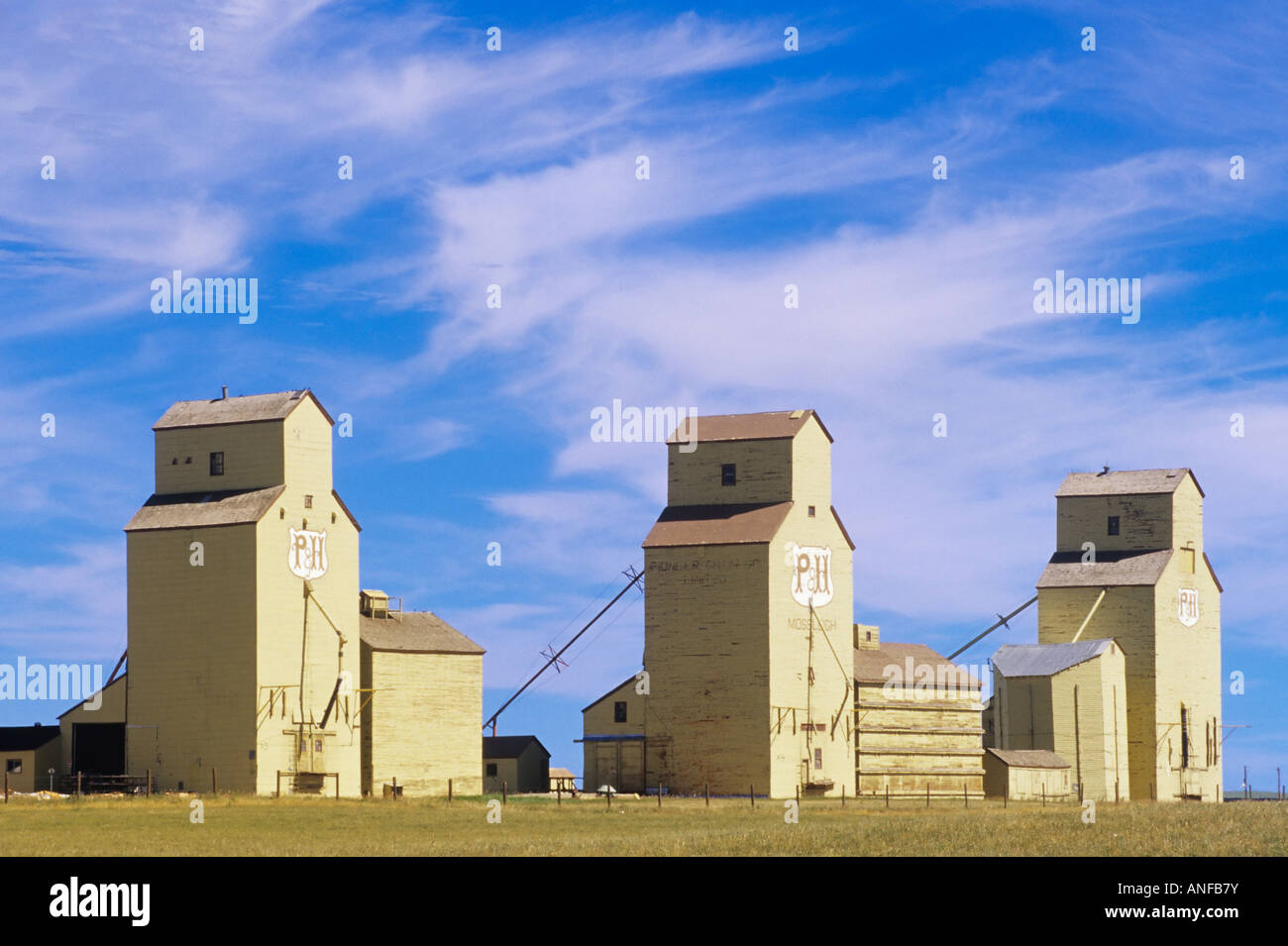 Grain Elevators, Mossleigh, Alberta, Canada Stock Photo Alamy